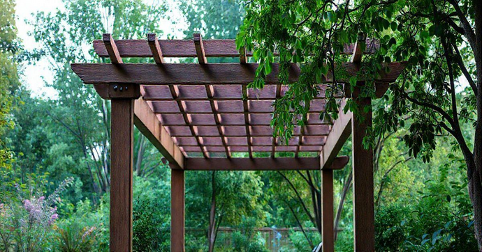 Pergolado de madeira plástica: a solução ideal para sua área externa